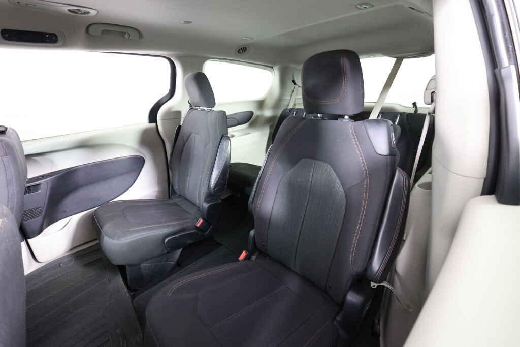 Used 2017 Chrysler Pacifica Touring image 15