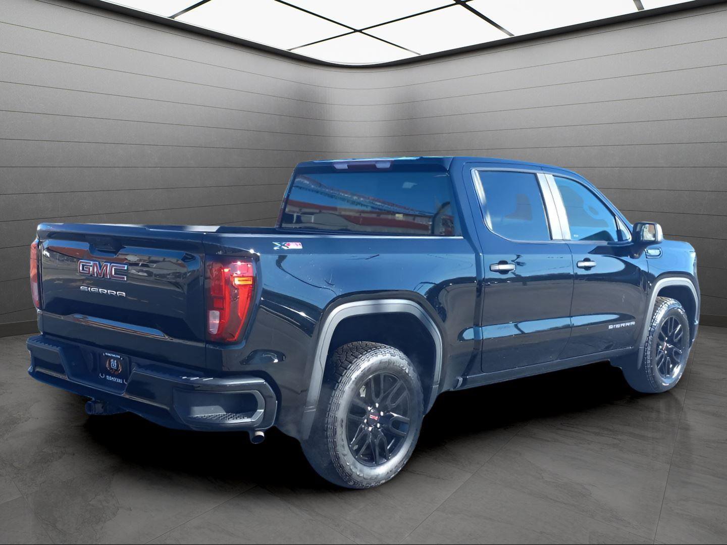 Used 2024 GMC Sierra 1500 Pro w/ Graphite Edition image 5