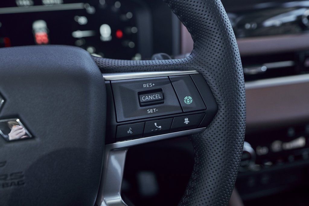 Used 2025 Mitsubishi Outlander SEL FWD image 37