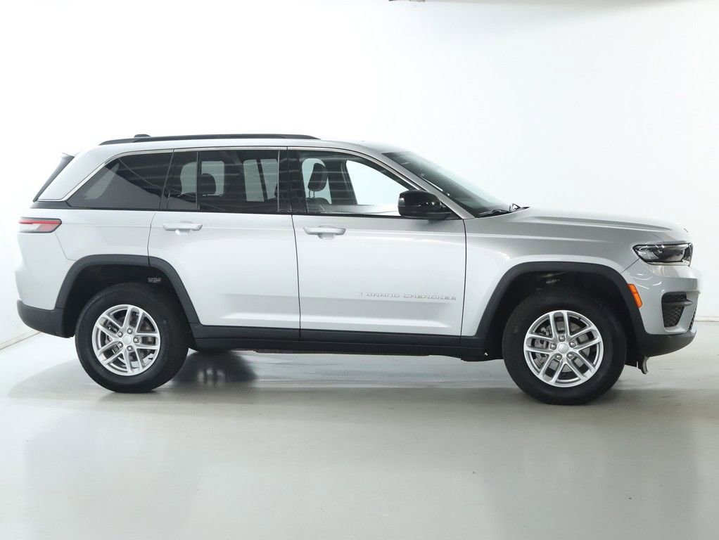 Used 2025 Jeep Grand Cherokee Laredo X image 11