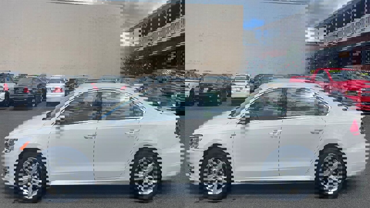 Used 2015 Volkswagen Passat 1.8T Limited Edition FWD image 2