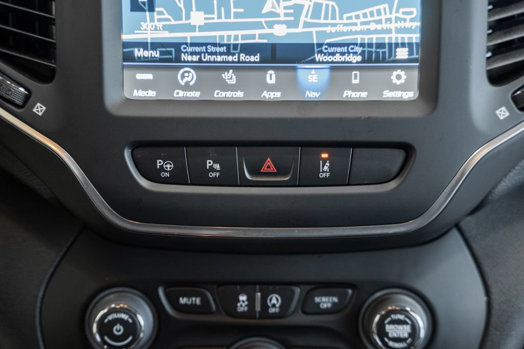 Certified 2023 Jeep Cherokee Altitude Lux AWD/4WD image 23
