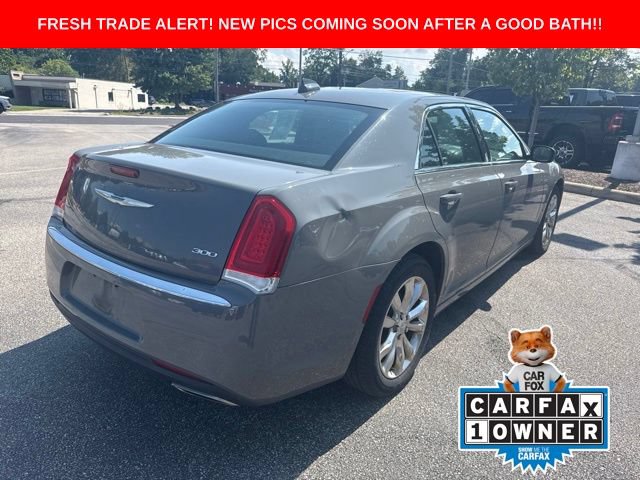 Used 2017 Chrysler 300 Limited w/ Value Package AWD/4WD image 5