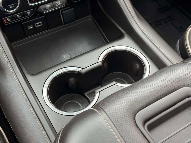 Used 2023 GMC Yukon XL SLT image 17