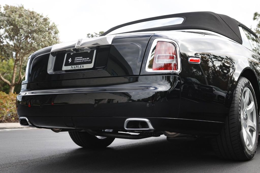 Used 2010 Rolls-Royce Phantom Drophead Coupe image 21
