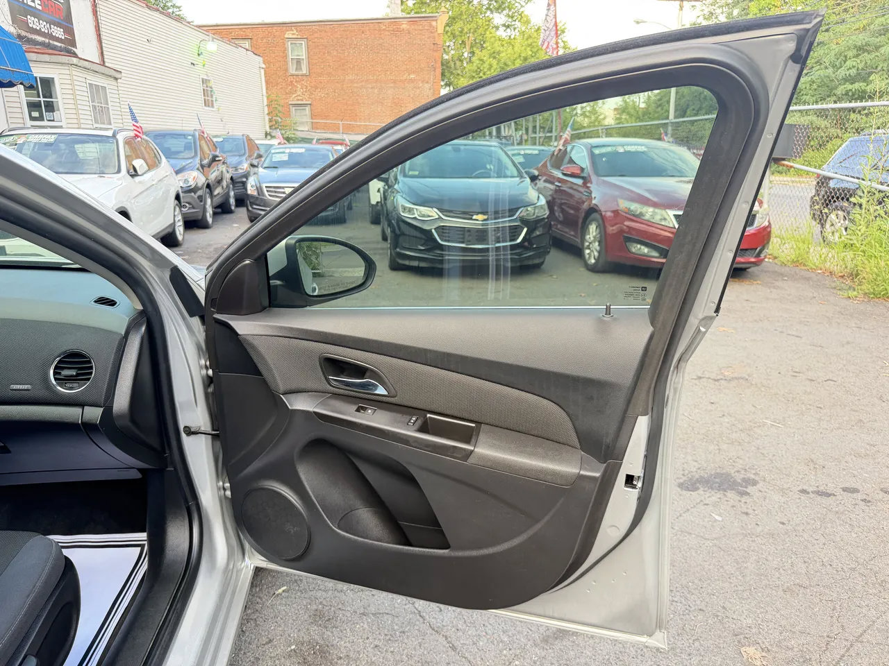 Used 2015 Chevrolet Cruze LT FWD image 40