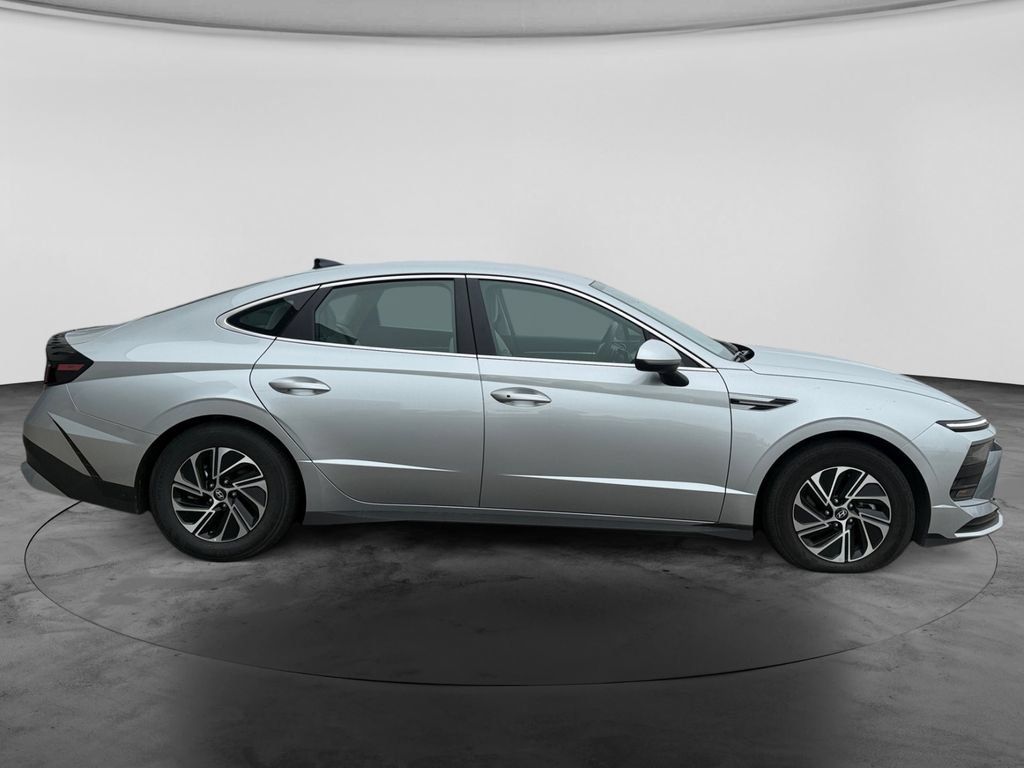 Used 2026 Hyundai Sonata Blue FWD image 11