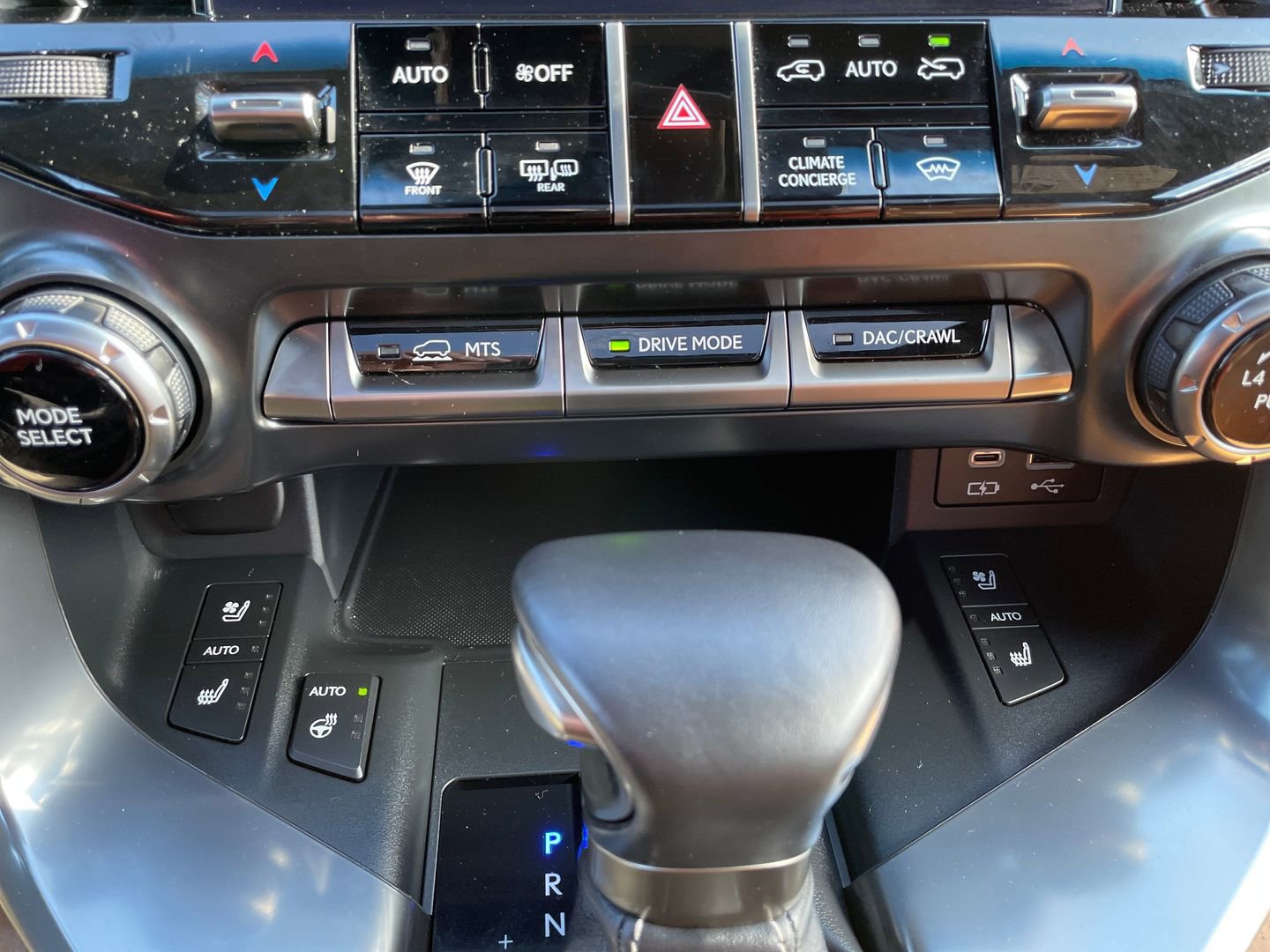 Used 2024 Lexus LX 600 4WD w/ Interior Upgrade Package image 25