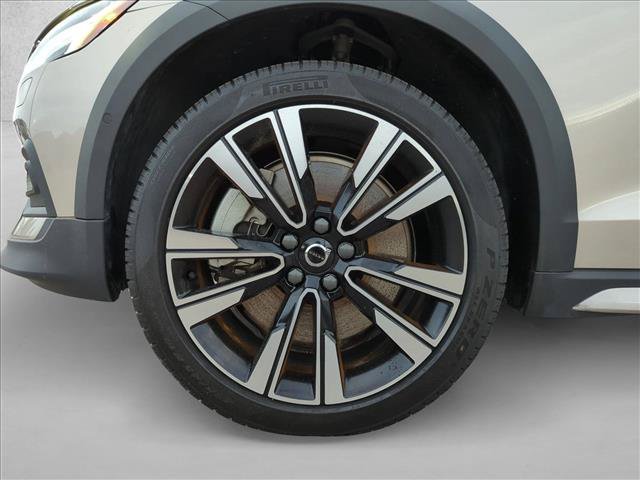 Used 2024 Volvo V60 B5 Cross Country Ultimate w/ Protection Package Premier AWD/4WD image 24