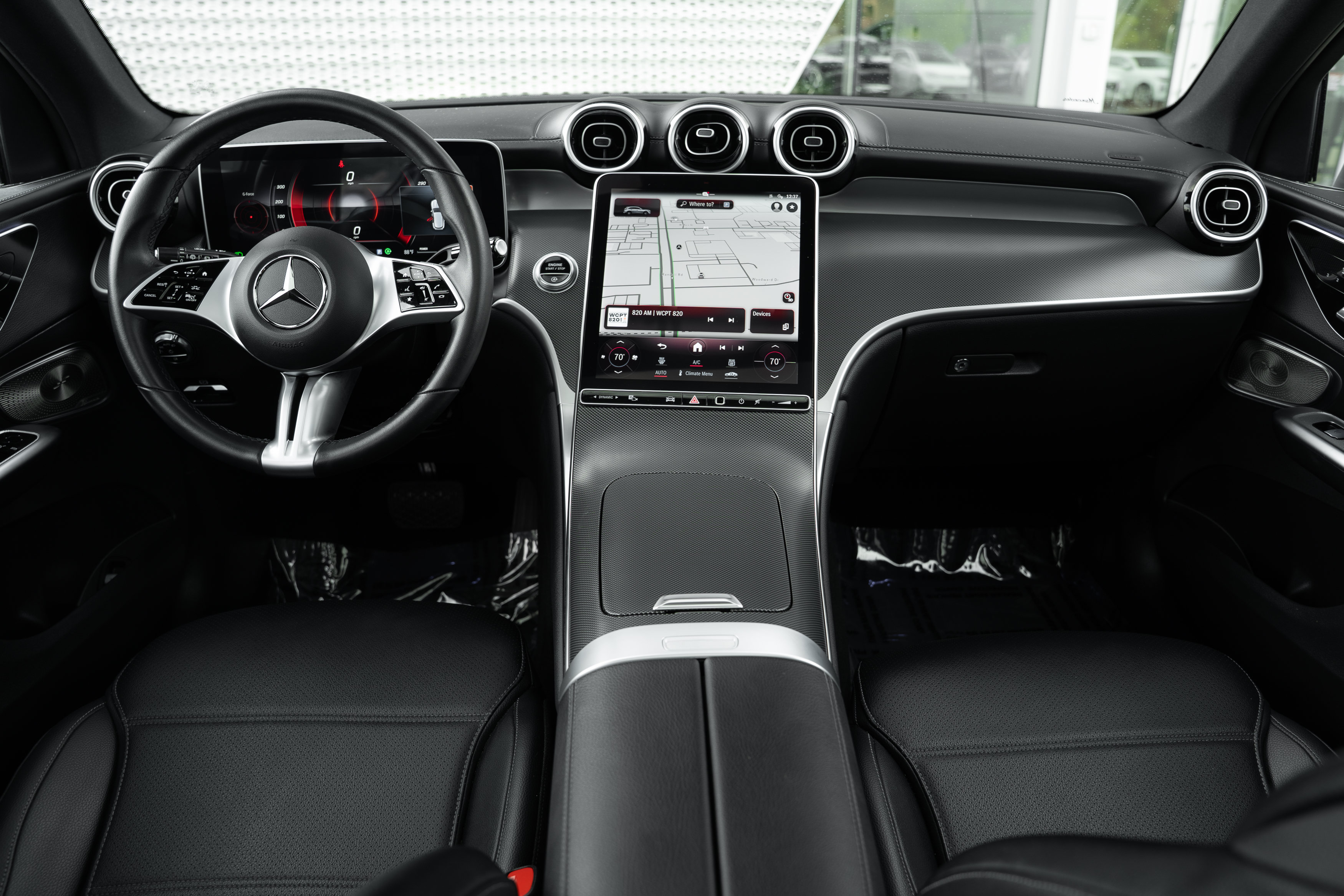 Used 2024 Mercedes-Benz GLC 300 4MATIC image 8