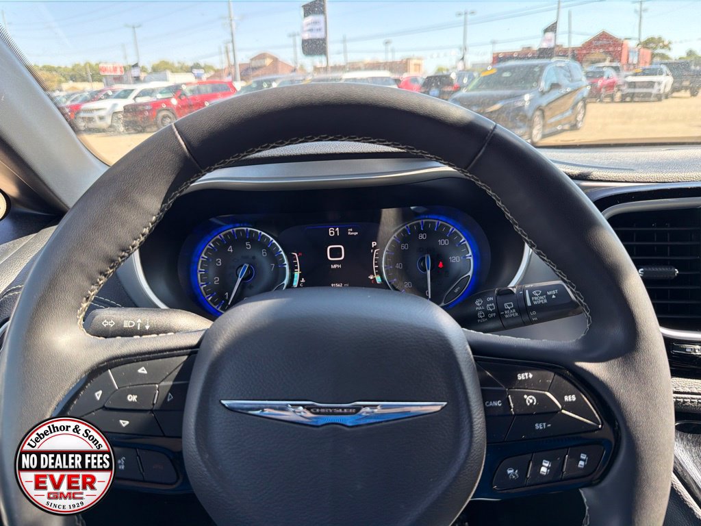 Used 2024 Chrysler Pacifica Touring FWD image 26