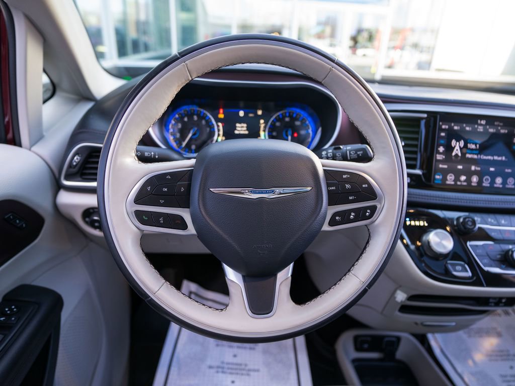 Used 2020 Chrysler Pacifica Limited w/ Tire & Wheel Group image 16