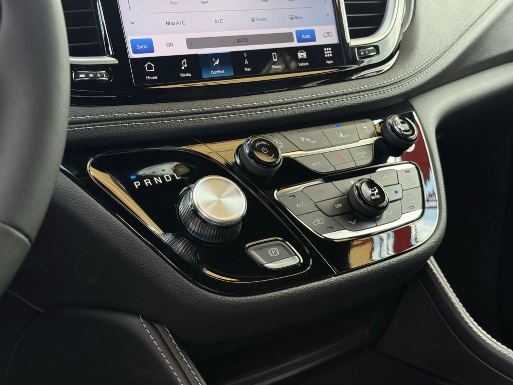 New 2027 Chrysler Pacifica Limited FWD image 27