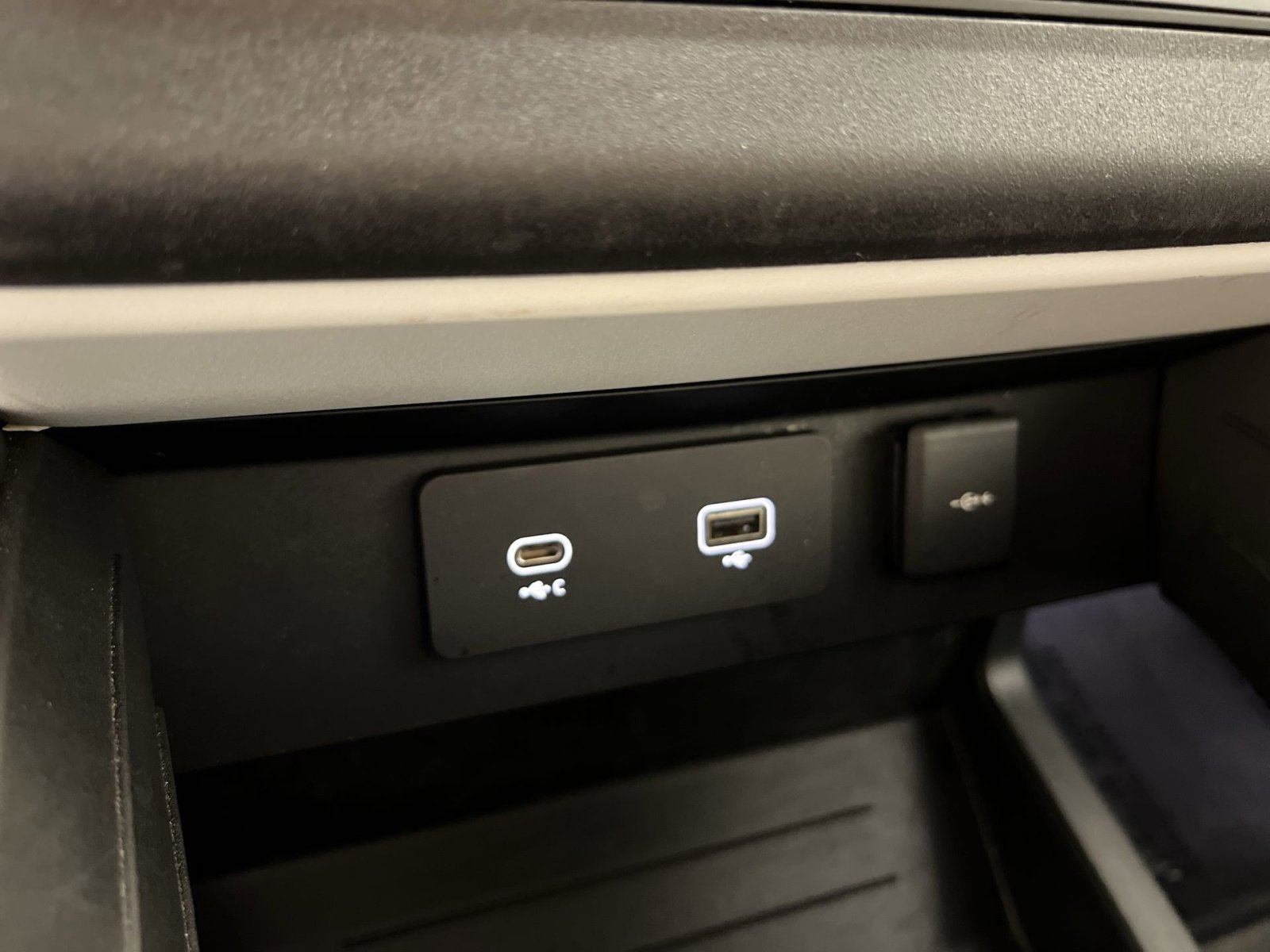 Used 2024 Land Rover Defender 110 S image 33