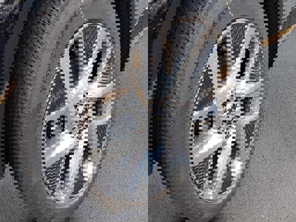 New 2026 Cadillac Optiq Luxury 1 image 9