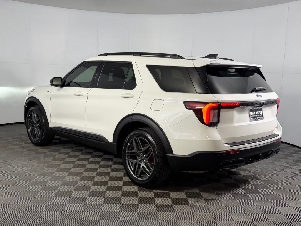Used 2025 Ford Explorer ST-Line w/ ST-Line Street Pack image 7