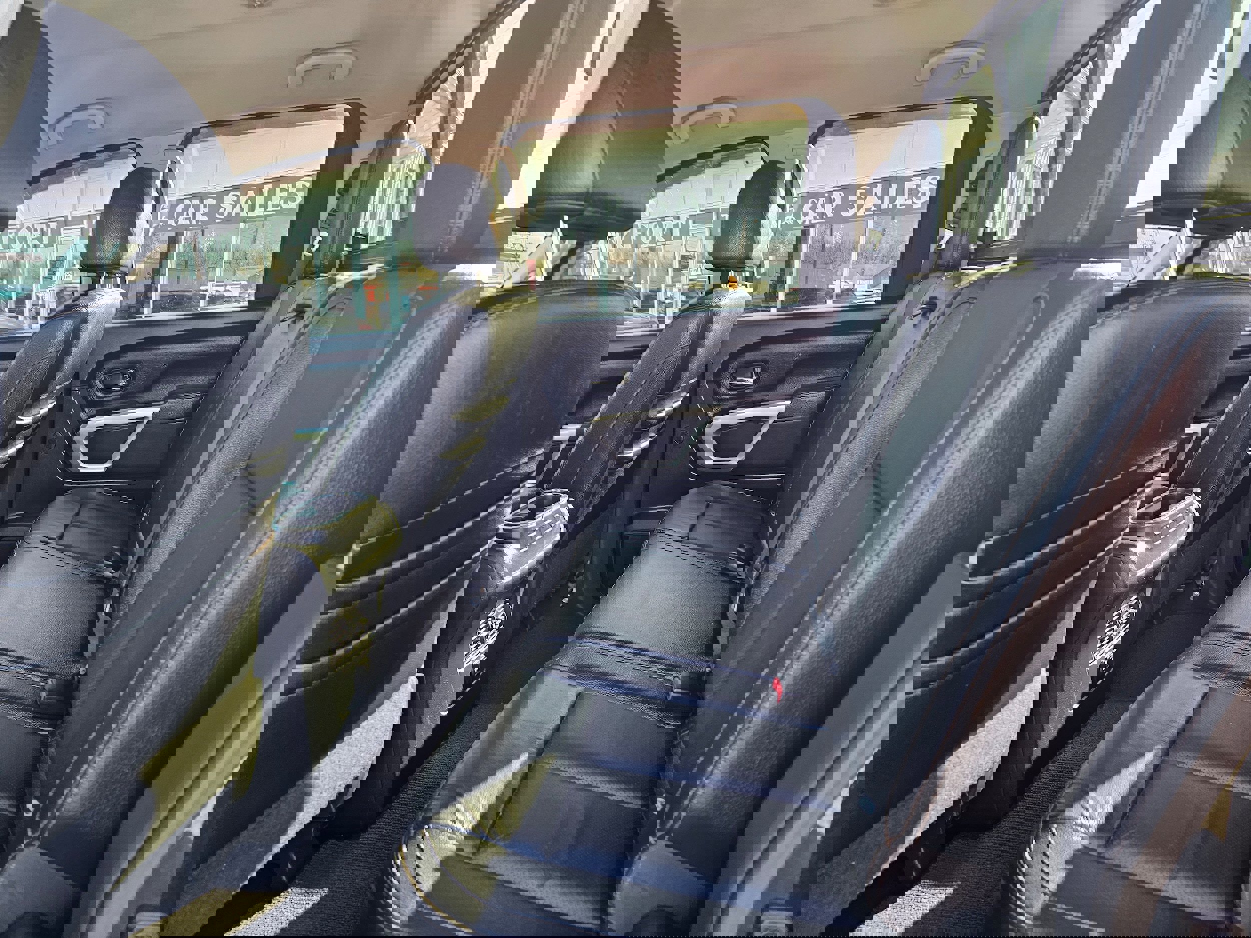 Used 2017 Nissan Titan SL image 10