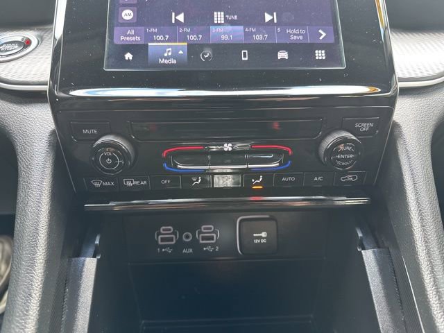 Used 2024 Jeep Grand Cherokee Laredo w/ Trailer Tow Package image 31