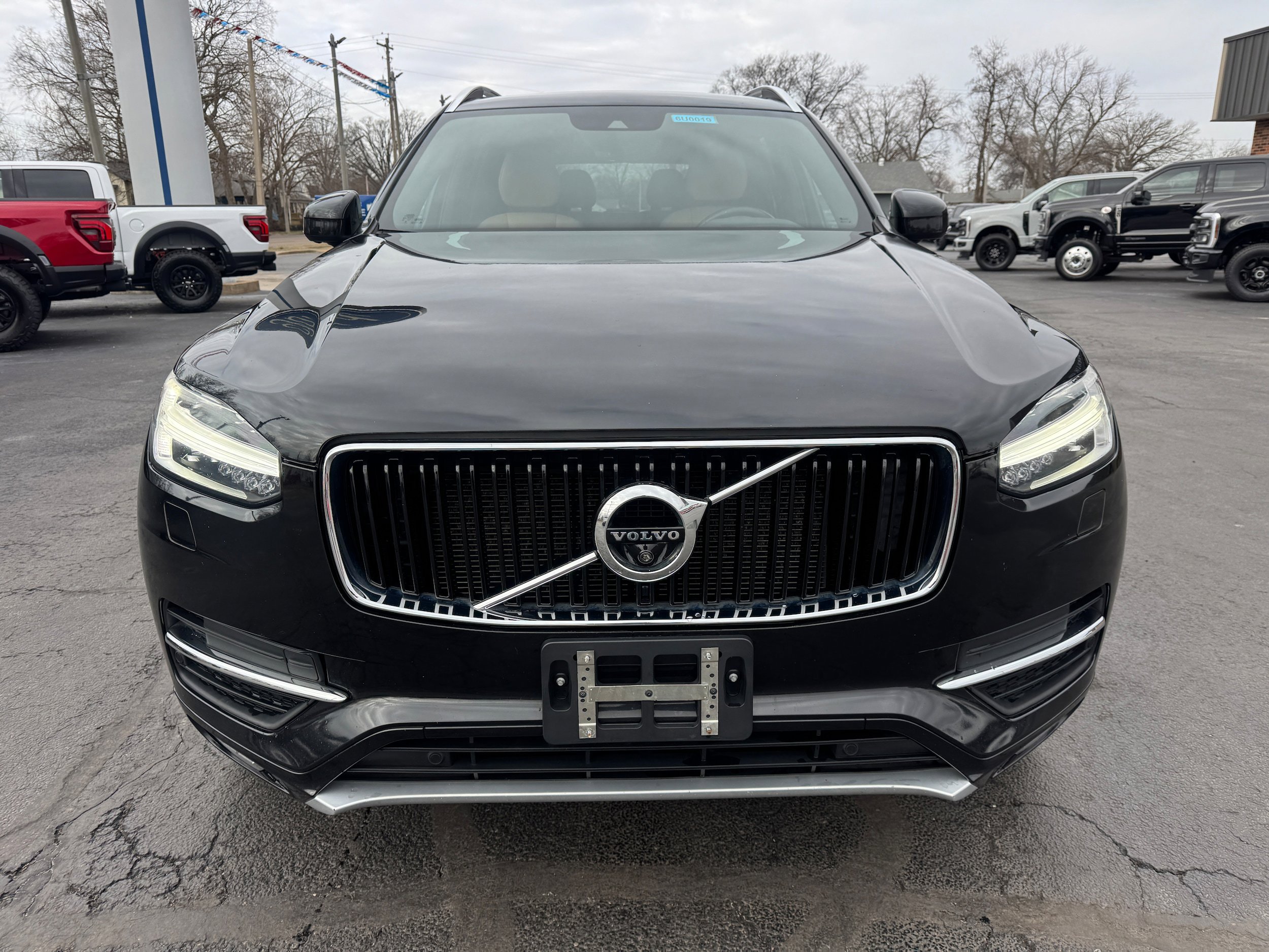 Used 2017 Volvo XC90 T6 Momentum w/ Vision Package AWD/4WD image 2