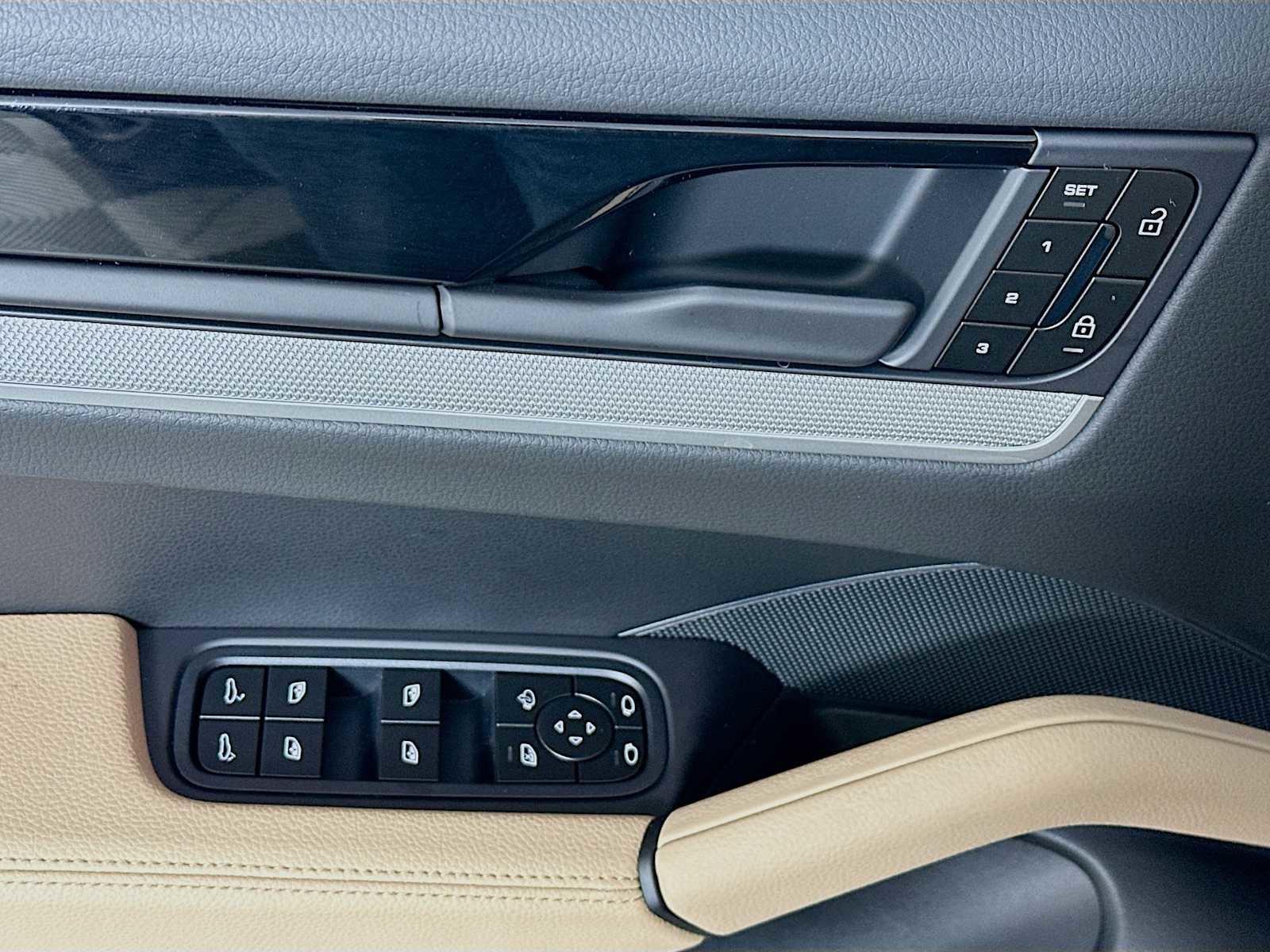 New 2026 Porsche Cayenne Coupe image 11