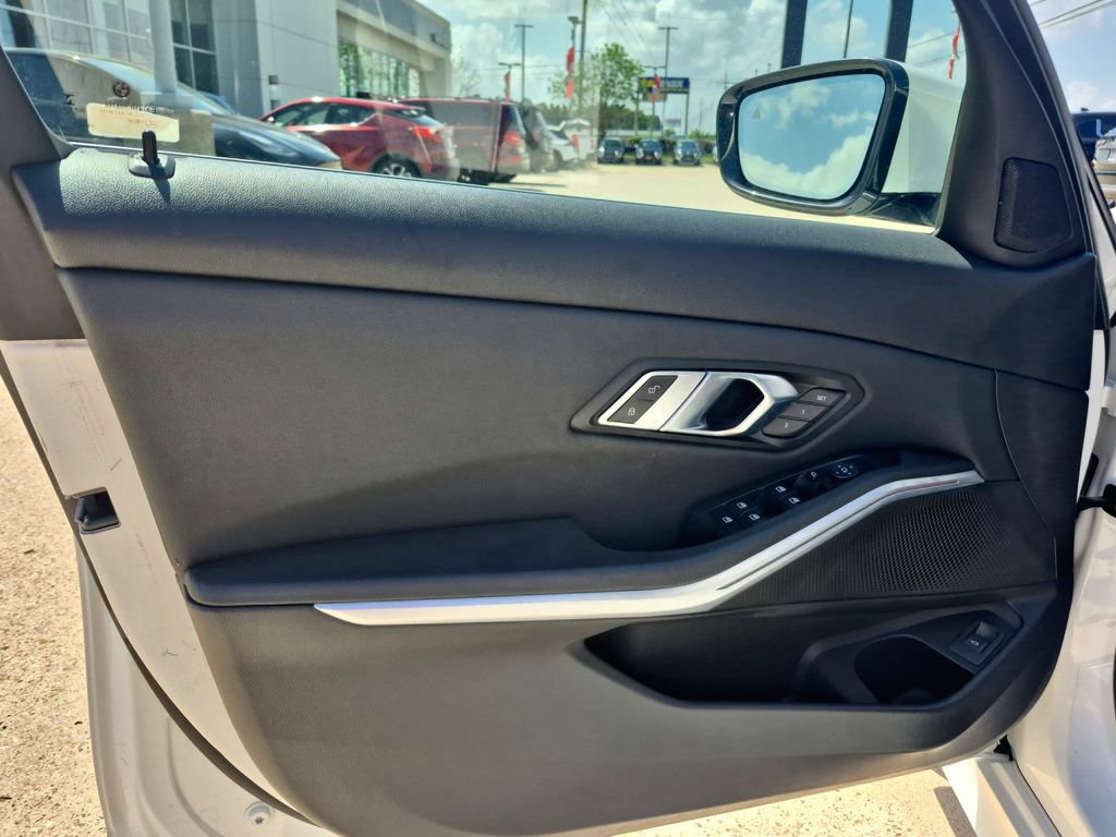 Used 2019 BMW 330i Sedan w/ Driving Assistance Package RWD image 13
