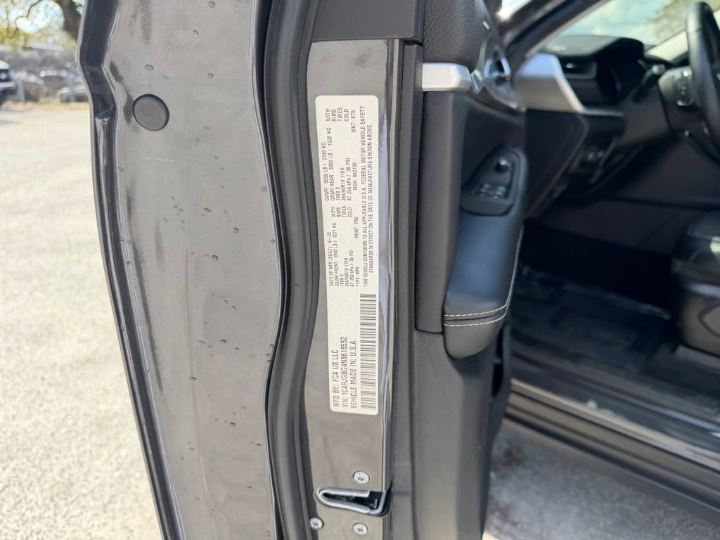 Certified 2022 Jeep Grand Cherokee Limited w/ Trailer Tow Prep Group (B) image 14