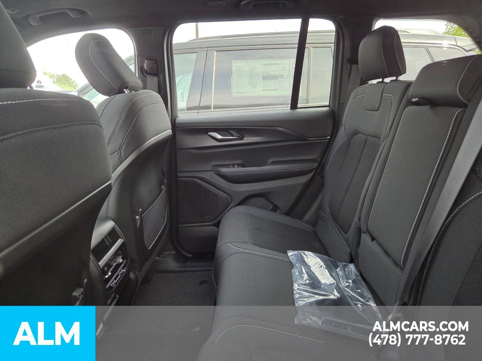 Used 2025 Jeep Grand Cherokee Laredo X w/ Luxury Tech Group I image 7