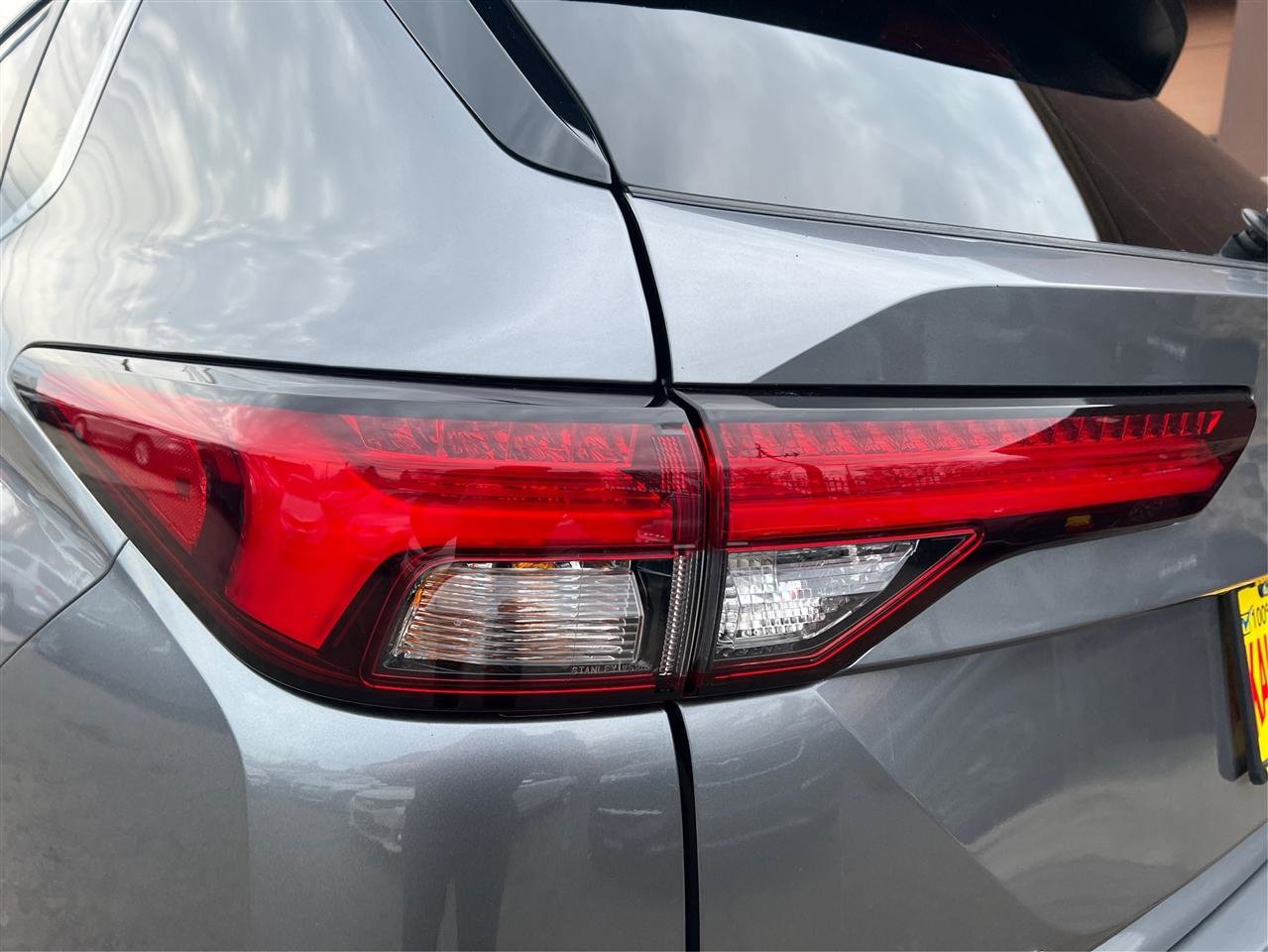 Used 2024 Mitsubishi Outlander SE image 18