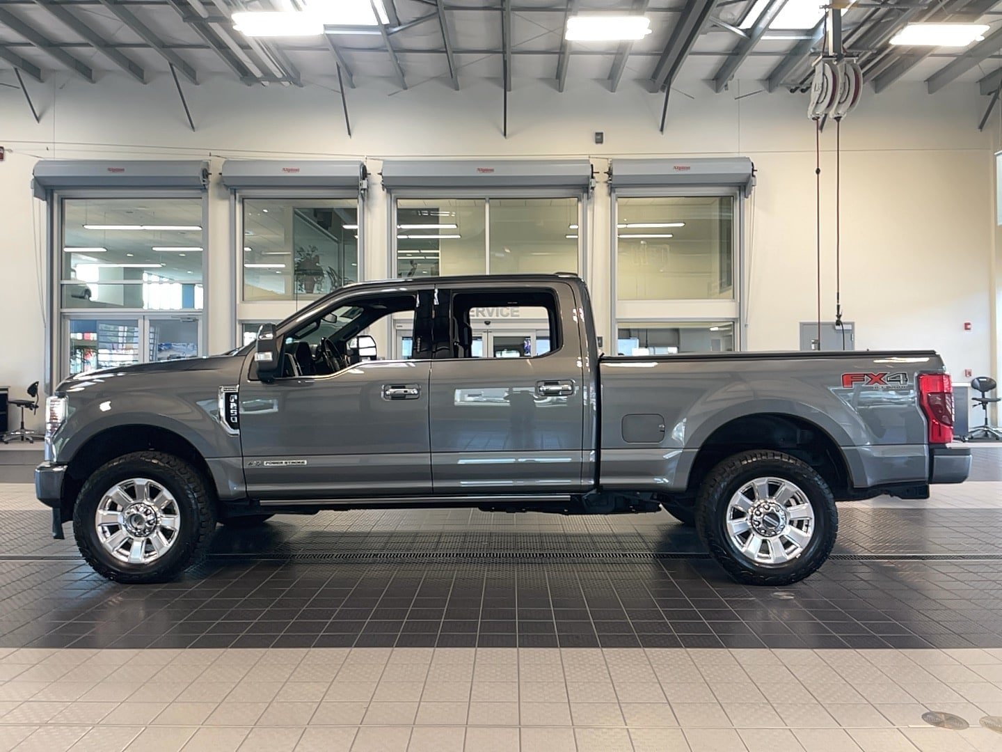 Used 2022 Ford F250 Platinum w/ FX4 Off-Road Package AWD/4WD image 5