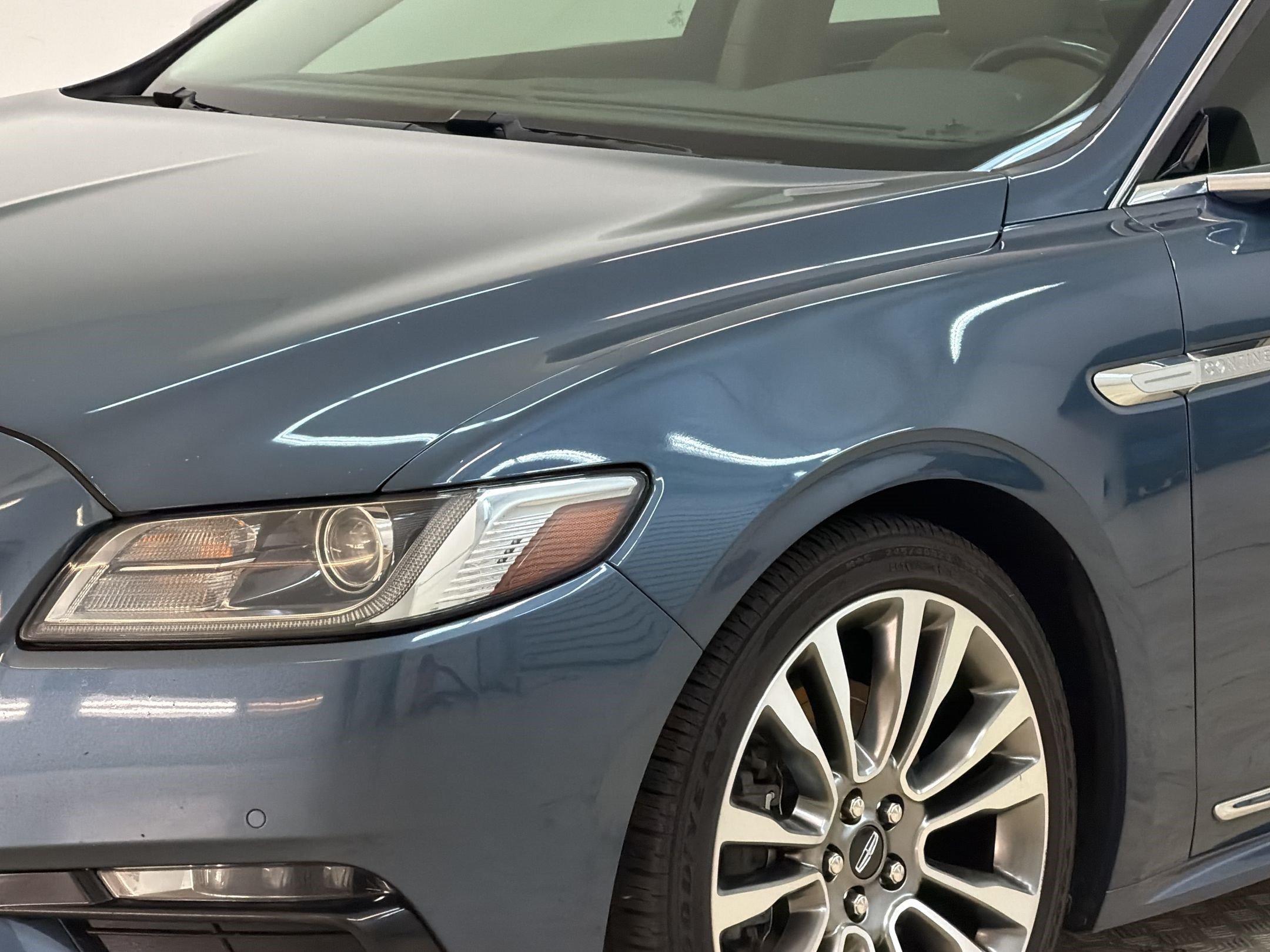 Used 2019 Lincoln Continental Select w/ Continental Climate Package FWD image 11