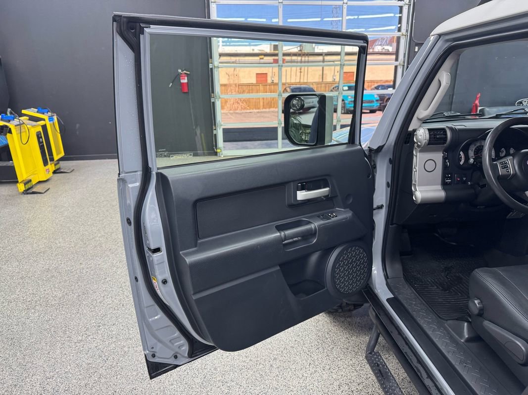Used 2014 Toyota FJ Cruiser 4WD w/ Convenience Package image 9