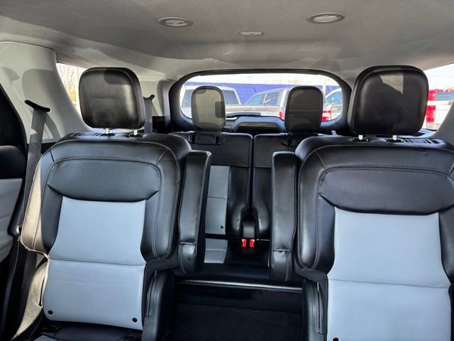 Used 2023 Ford Explorer XLT w/ Equipment Group 202A image 3