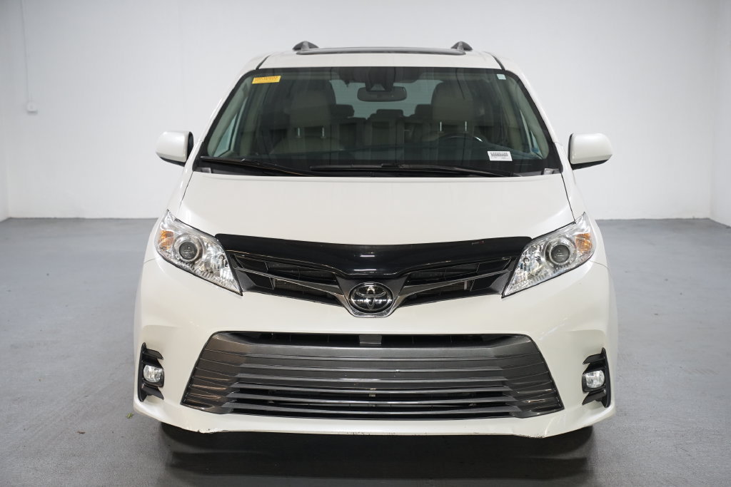 Certified 2020 Toyota Sienna XLE Premium FWD image 2