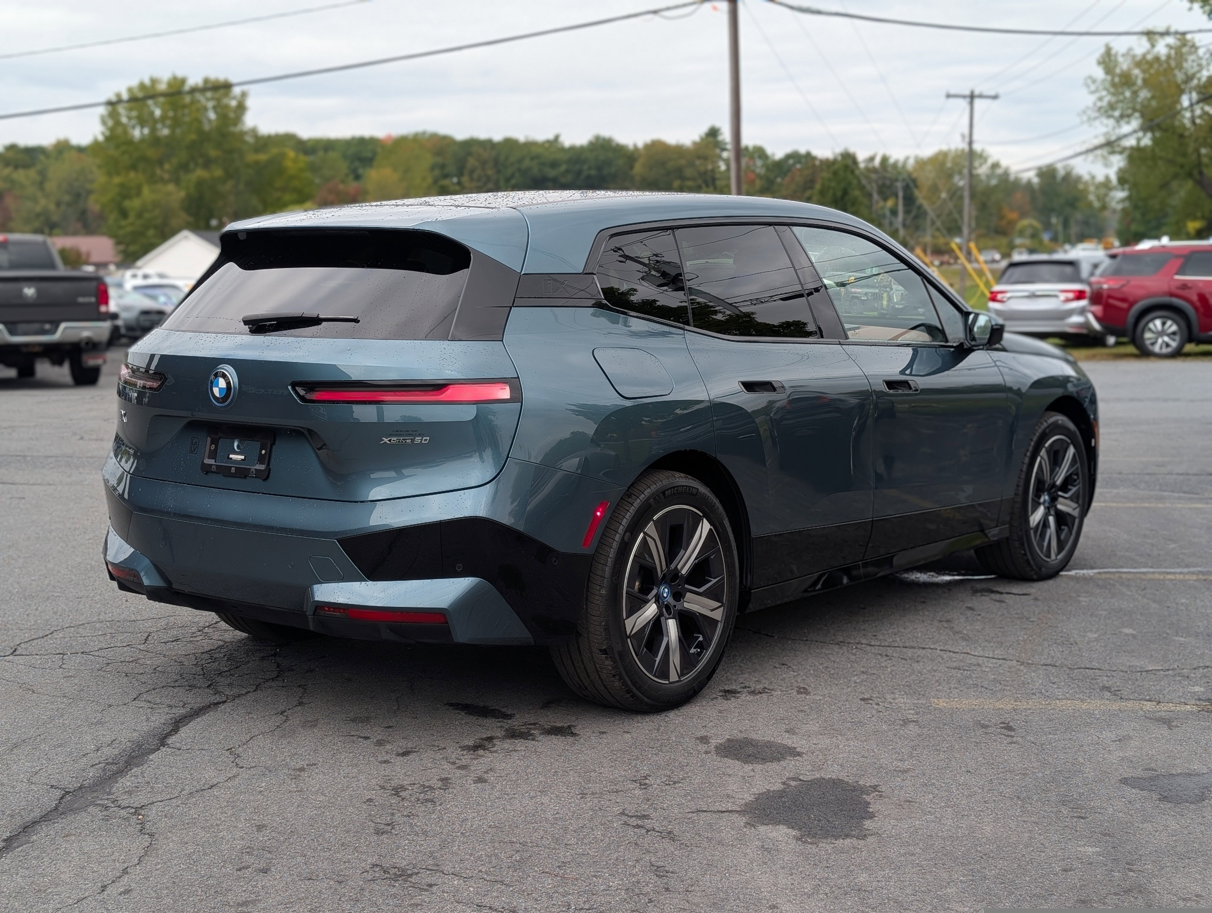 Used 2023 BMW iX xDrive50 w/ Sport Package image 11