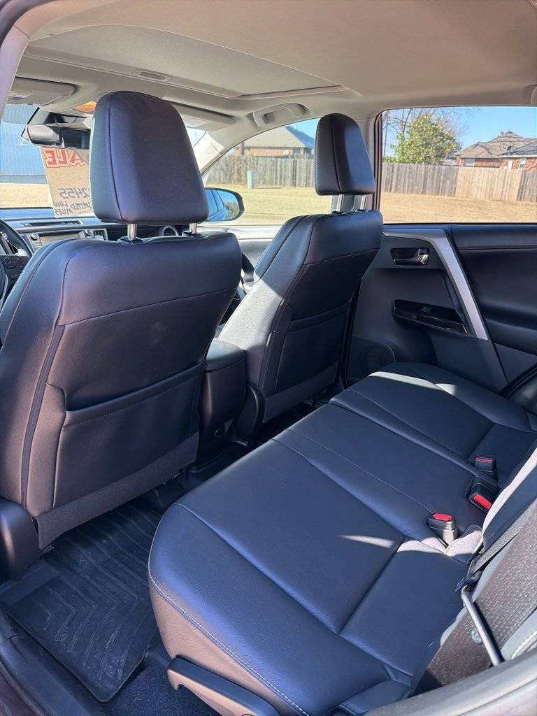 Used 2018 Toyota RAV4 Limited image 32