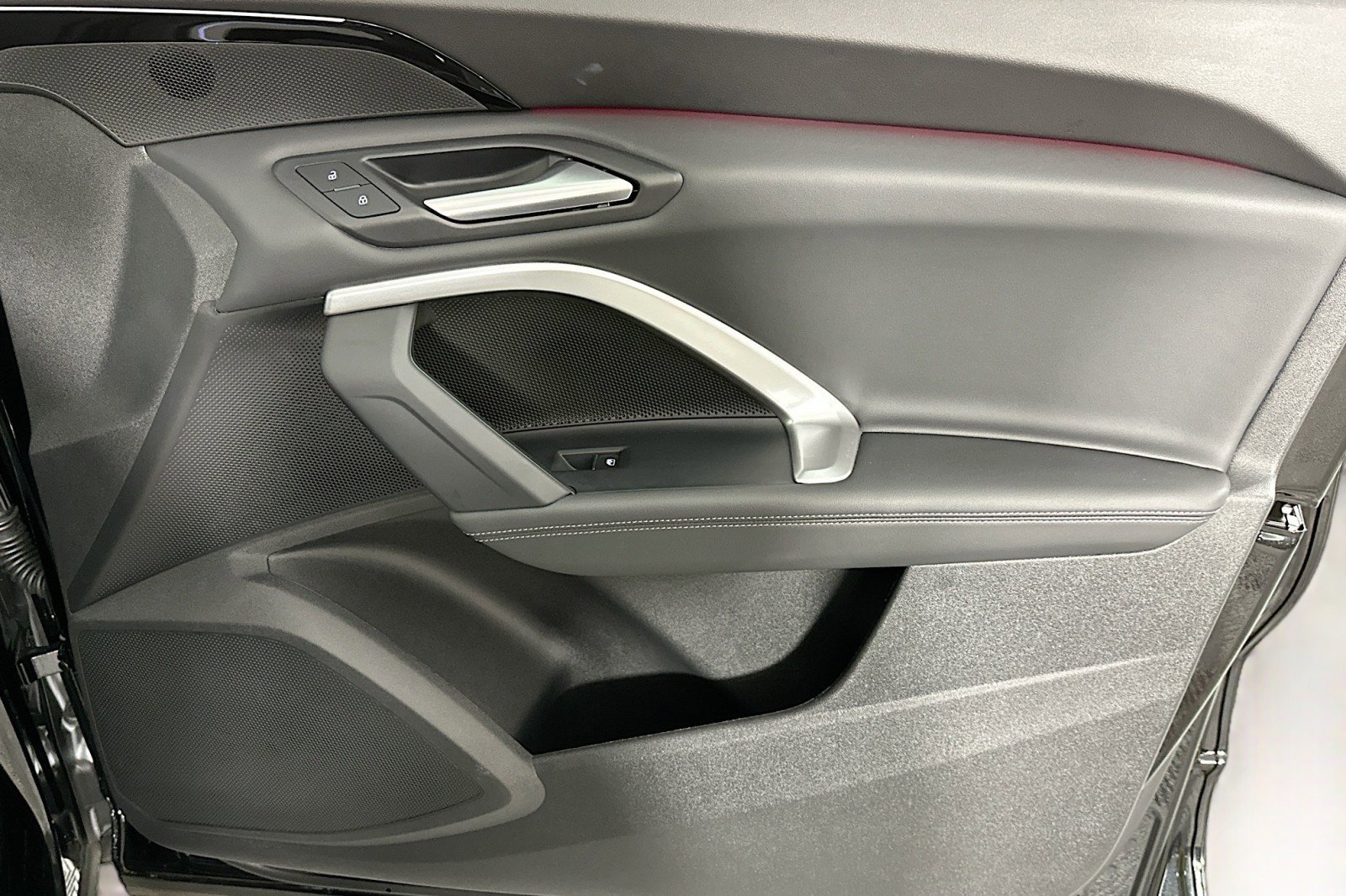 Used 2025 Audi Q5 Premium w/ Convenience Package image 23