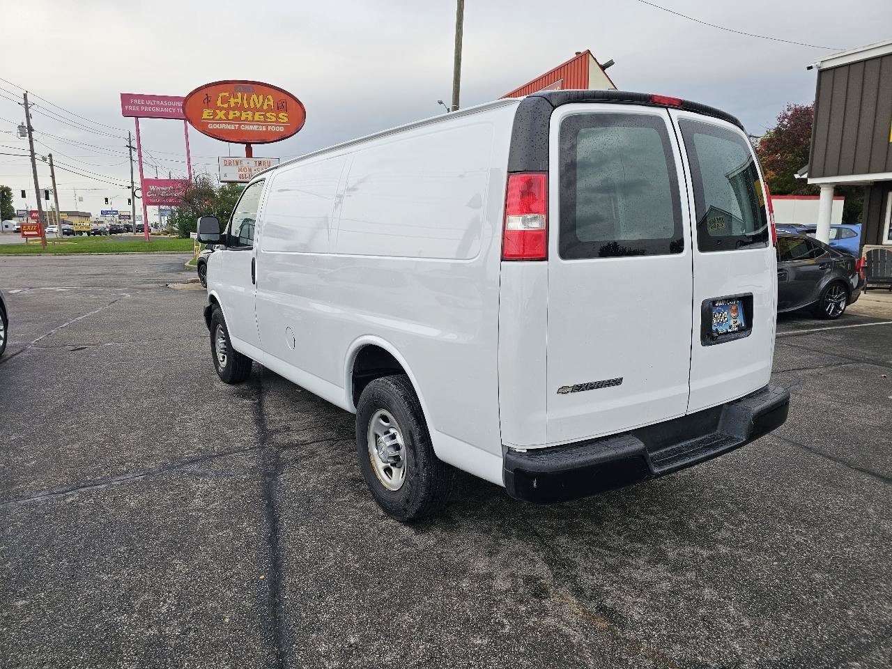 Used 2019 Chevrolet Express 2500 RWD image 8