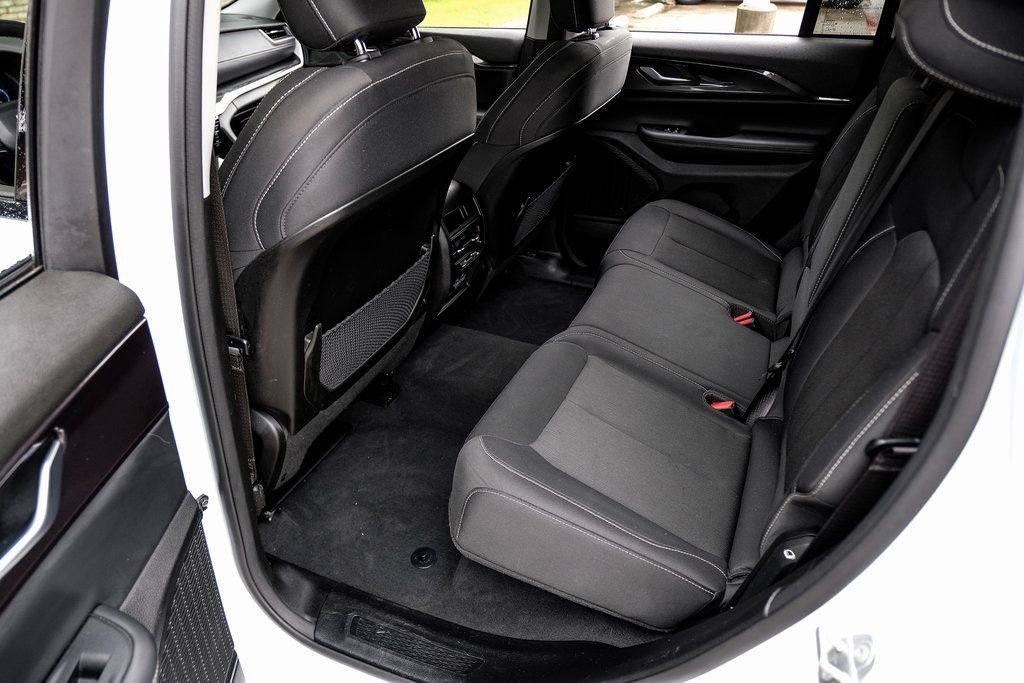 Used 2023 Jeep Grand Cherokee Laredo w/ Luxury Tech Group I image 49