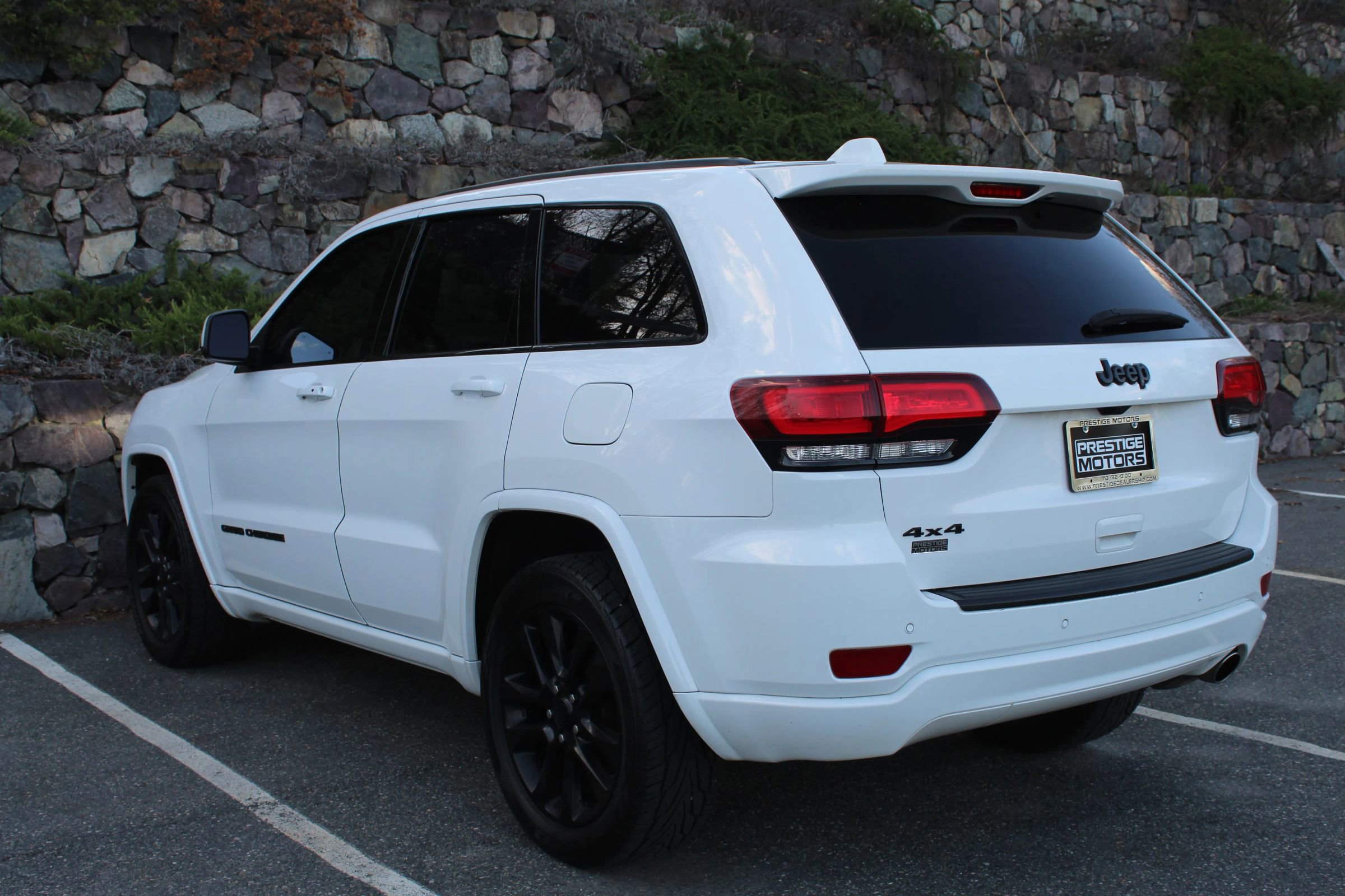 Used 2019 Jeep Grand Cherokee Altitude AWD/4WD image 7