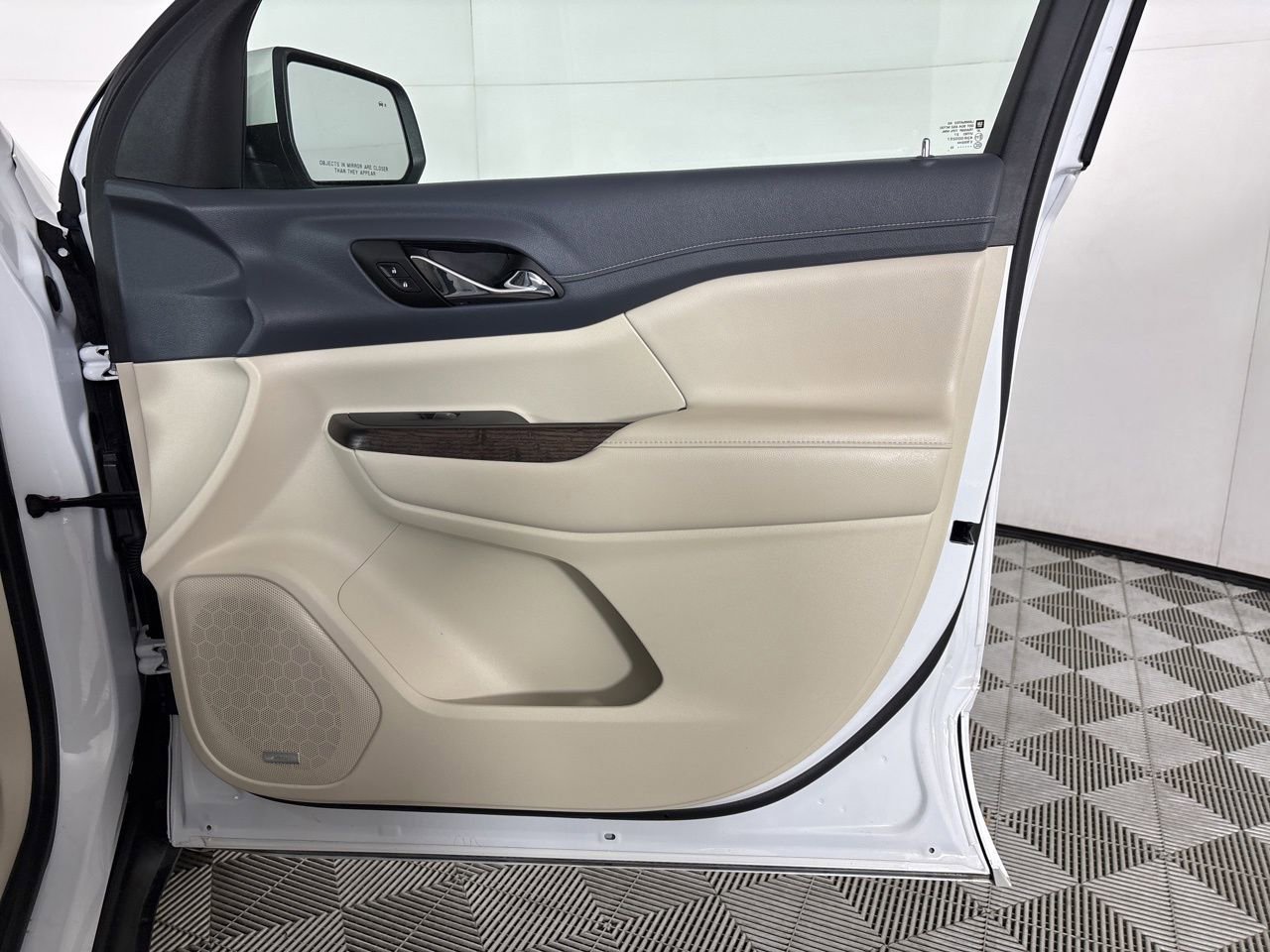 Used 2023 GMC Acadia Denali w/ Denali Ultimate Package image 31