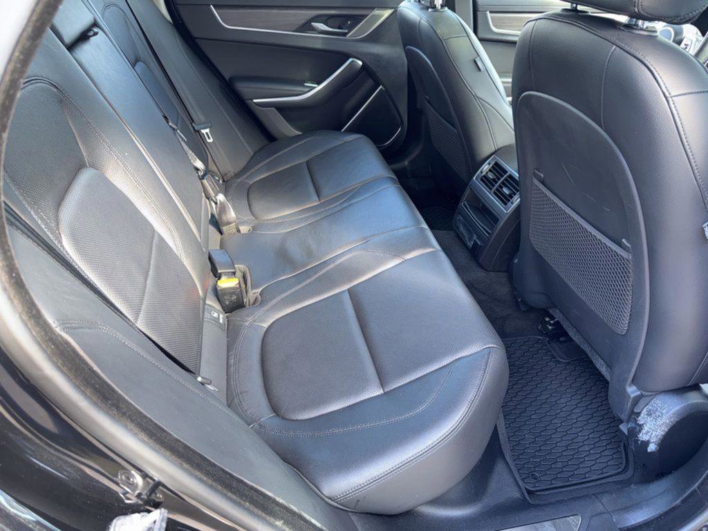 Used 2022 Jaguar XF SE image 28