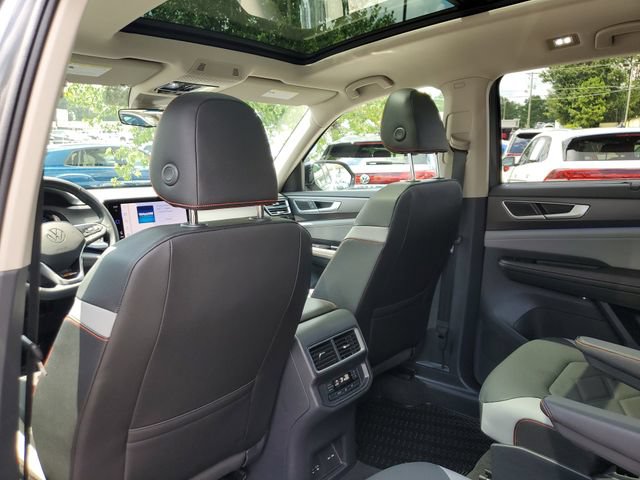 Certified 2025 Volkswagen Atlas Peak Edition SE AWD/4WD image 17