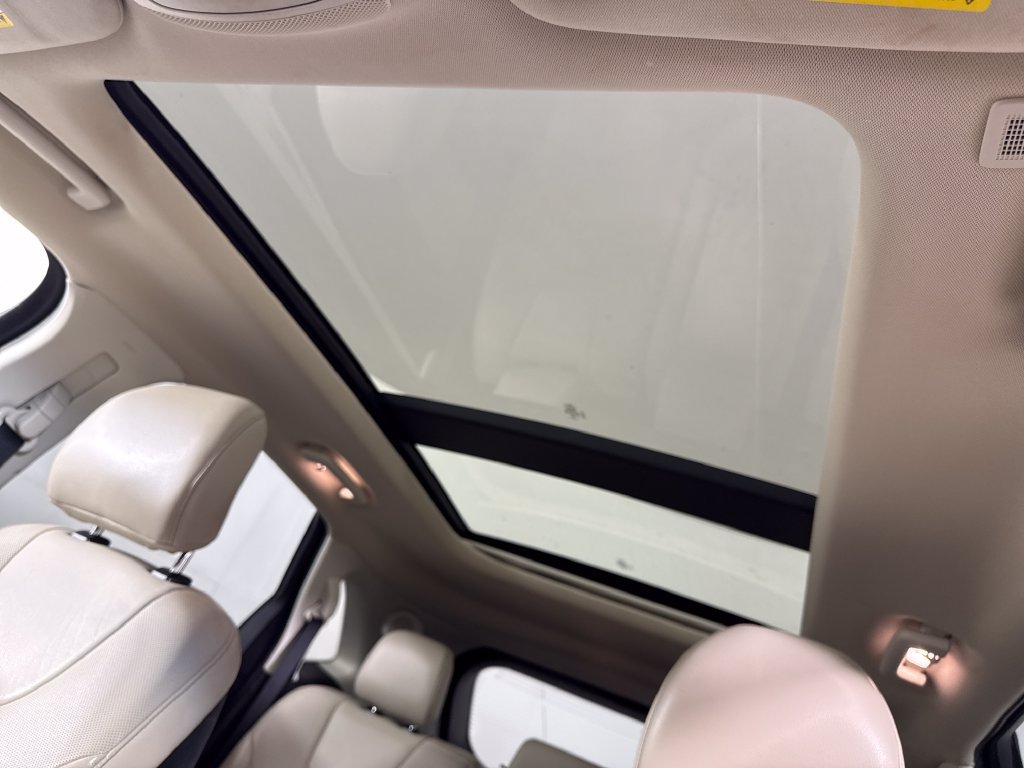Used 2019 Ford Edge Titanium w/ Equipment Group 301A AWD/4WD image 22
