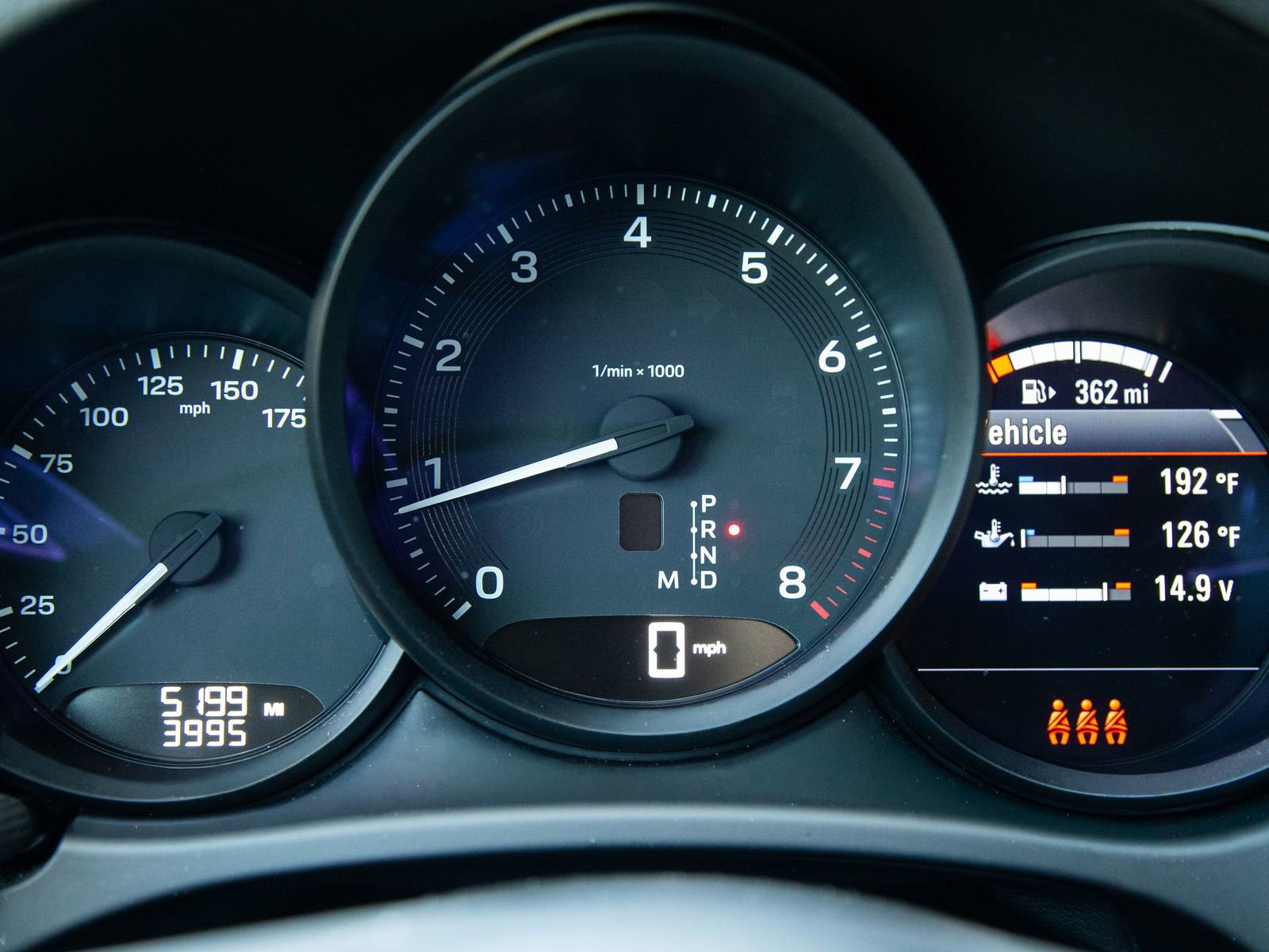 Certified 2025 Porsche Macan AWD/4WD image 17