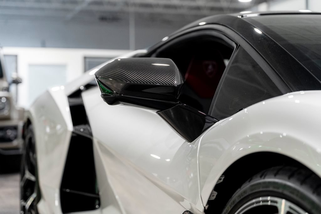 Used 2025 Lamborghini Revuelto AWD/4WD image 10