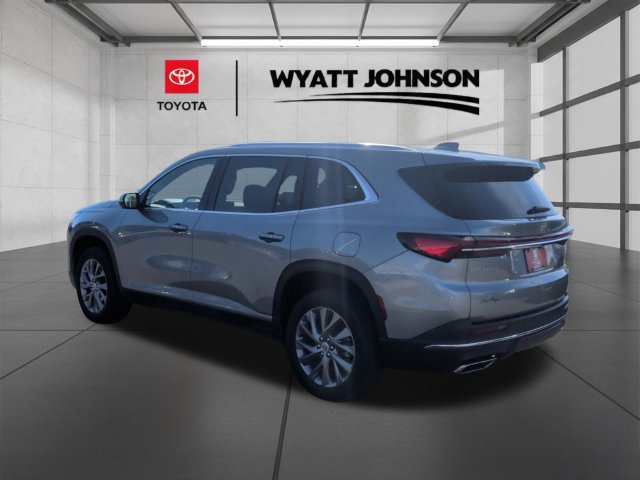 Used 2025 Buick Enclave Preferred w/ Power Package FWD image 5