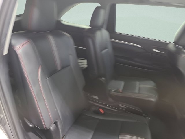 Used 2019 Toyota Highlander SE AWD/4WD image 16