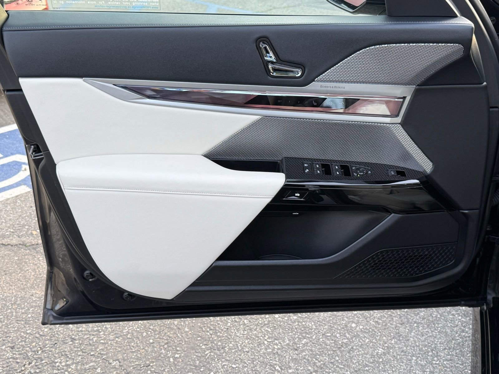 Used 2025 BMW 760i xDrive image 21