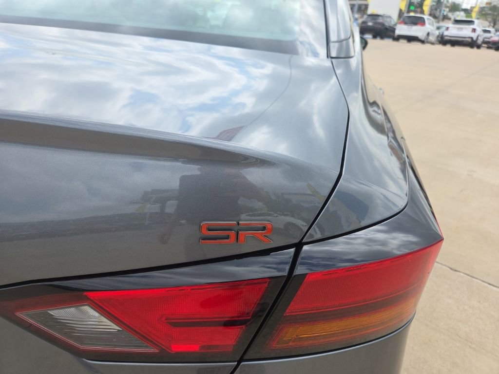 Used 2025 Nissan Altima 2.5 SR FWD image 13