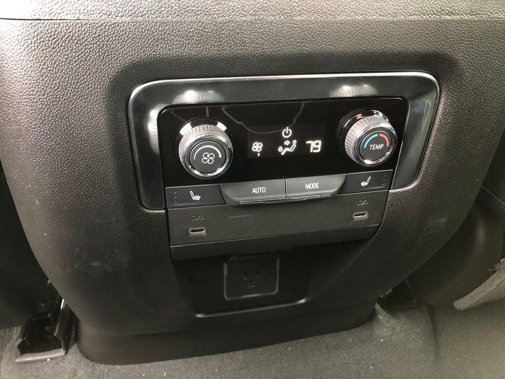 Used 2025 Chevrolet Suburban Premier image 11